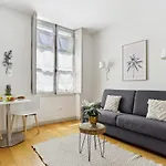 Modern Cosy Flat In Versailles Apartment