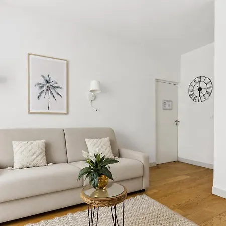 Modern Cosy Flat In 아파트 베흑사이으